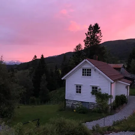 Charming With Jacuzzi And Patio Stryn