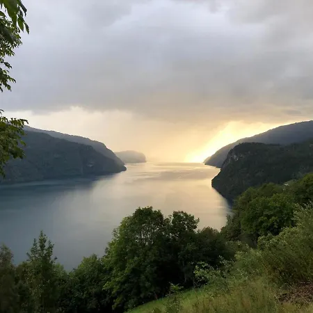 Charming With Jacuzzi And Patio * Stryn