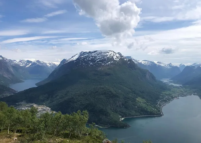 Charming With Jacuzzi And Patio