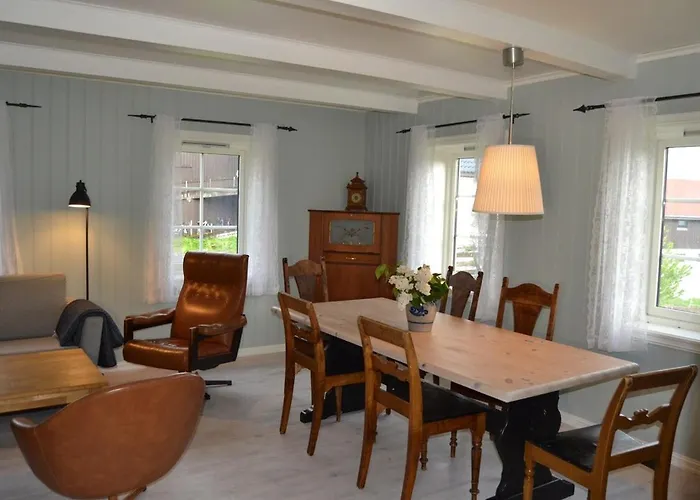 Charming With Jacuzzi And Patio