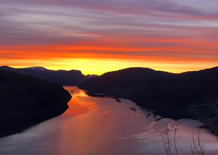 Ferienhaus Charming With Jacuzzi And Patio Stryn