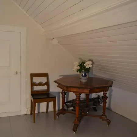 Charming With Jacuzzi And Patio 度假居