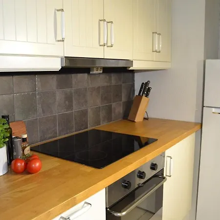 Charming With Jacuzzi And Patio 度假居