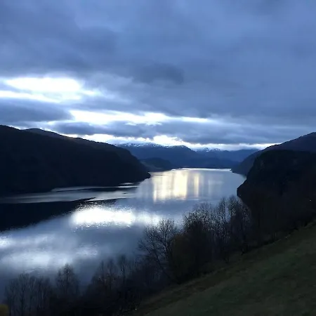 Charming With Jacuzzi And Patio 度假居