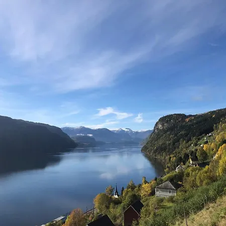 Charming With Jacuzzi And Patio 度假居