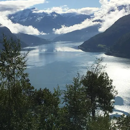 Charming With Jacuzzi And Patio 度假居 *