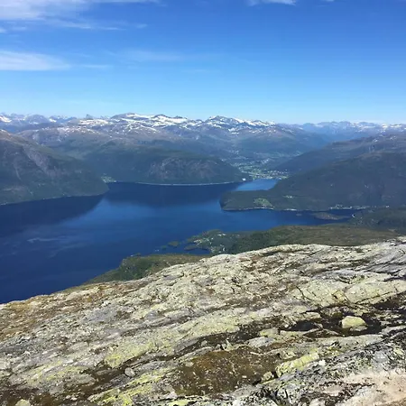 Charming With Jacuzzi And Patio * 史特林