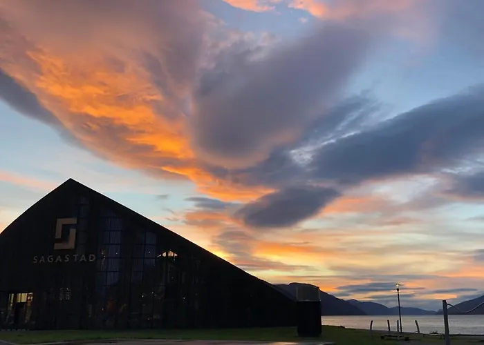 بيت للعطل Charming With Jacuzzi And Patio سترين